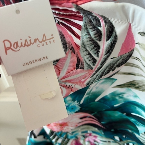 Raisins Curve WHITE MULTI Plus Size Protea Haute Bloom Tankini Swim Top NWT - Picture 12 of 16